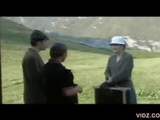 Marriageable köçe gyz goes to the mountain to fuck